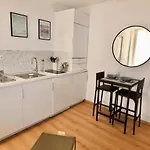 Apartman Lovely Renovated Golden Square Pedestrian Nizza